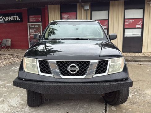 Used 2005 Nissan Frontier SE RWD image 2