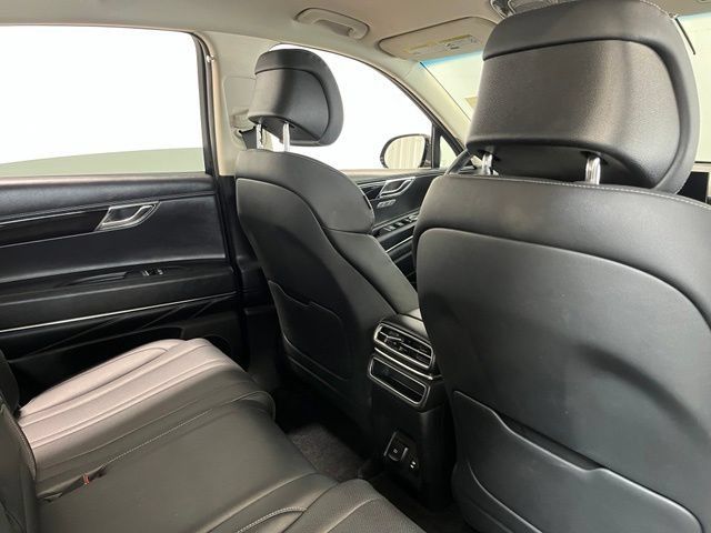 Used 2025 Genesis GV80 2.5T Standard AWD/4WD image 15