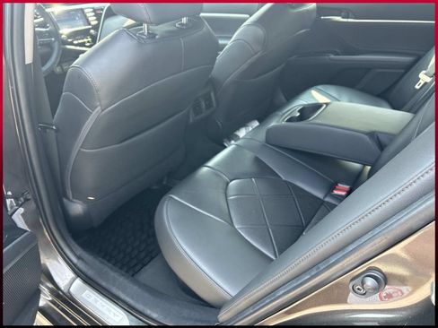 Used 2018 Toyota Camry XLE FWD image 18