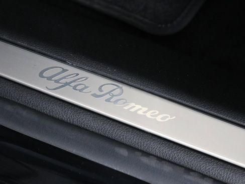 New 2025 Alfa Romeo Tonale Intensa image 15