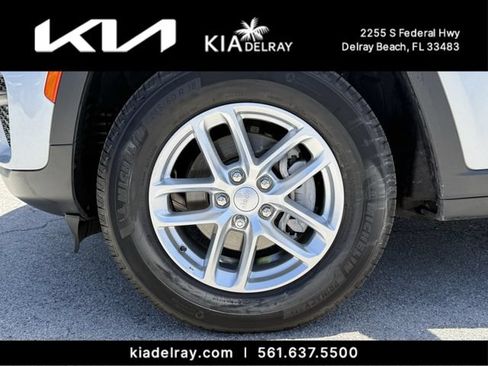 Used 2025 Jeep Grand Cherokee Laredo X w/ Luxury Tech Group I RWD image 34