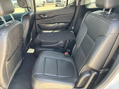 Used 2023 GMC Acadia SLT FWD image 11