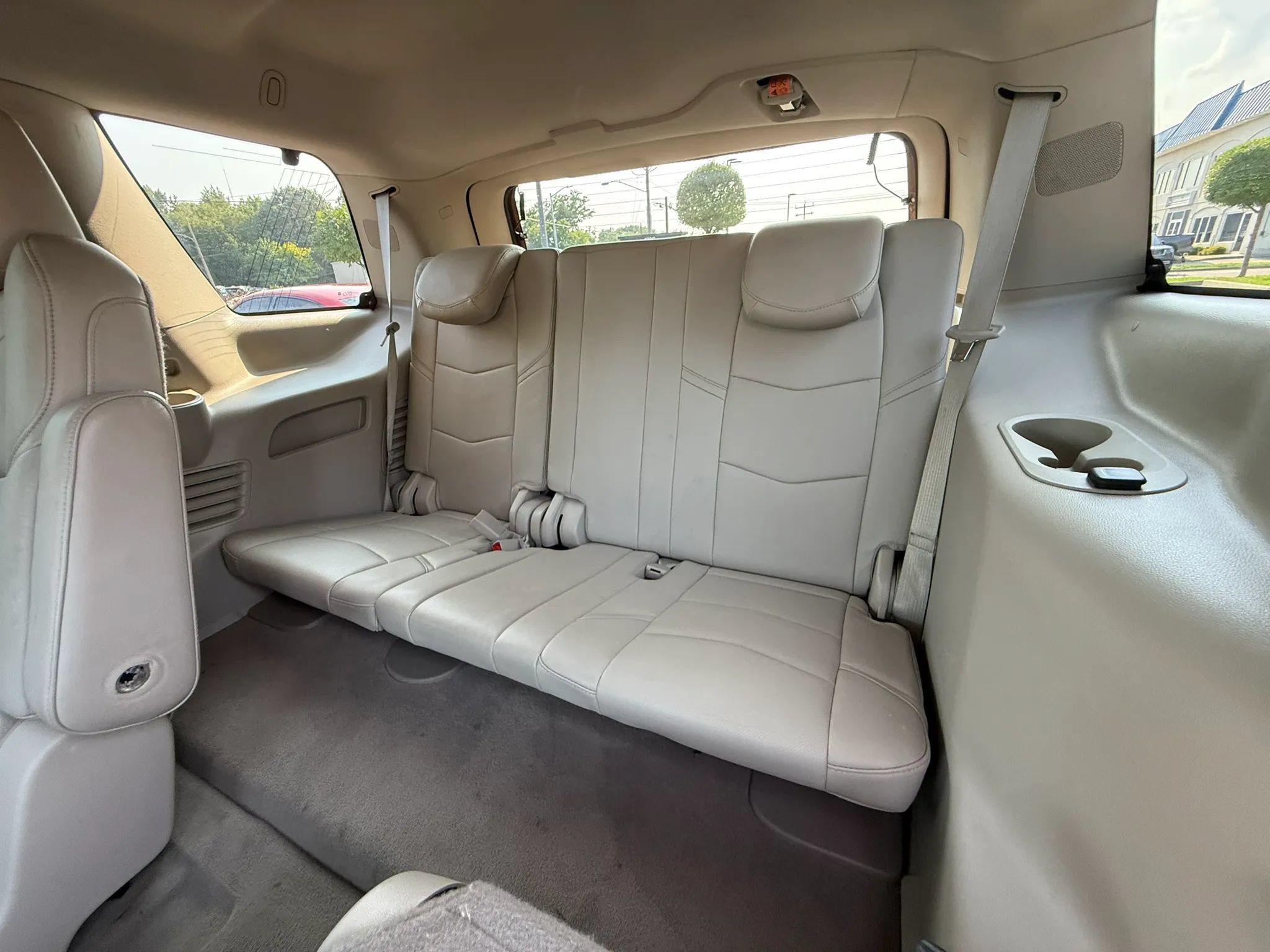 Used 2016 Cadillac Escalade Luxury AWD/4WD image 31