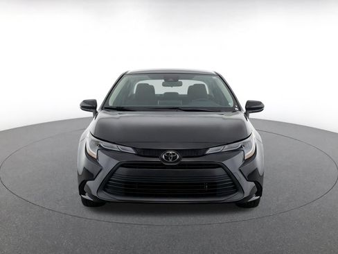 Used 2025 Toyota Corolla LE FWD image 2