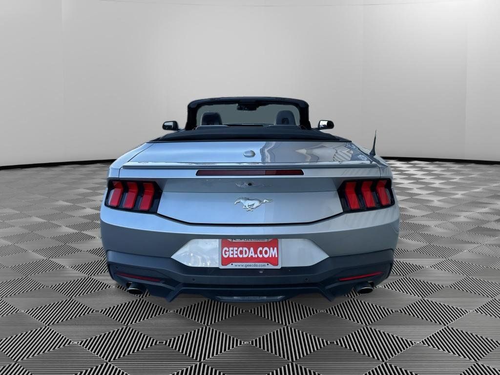 Used 2025 Ford Mustang Premium RWD image 5