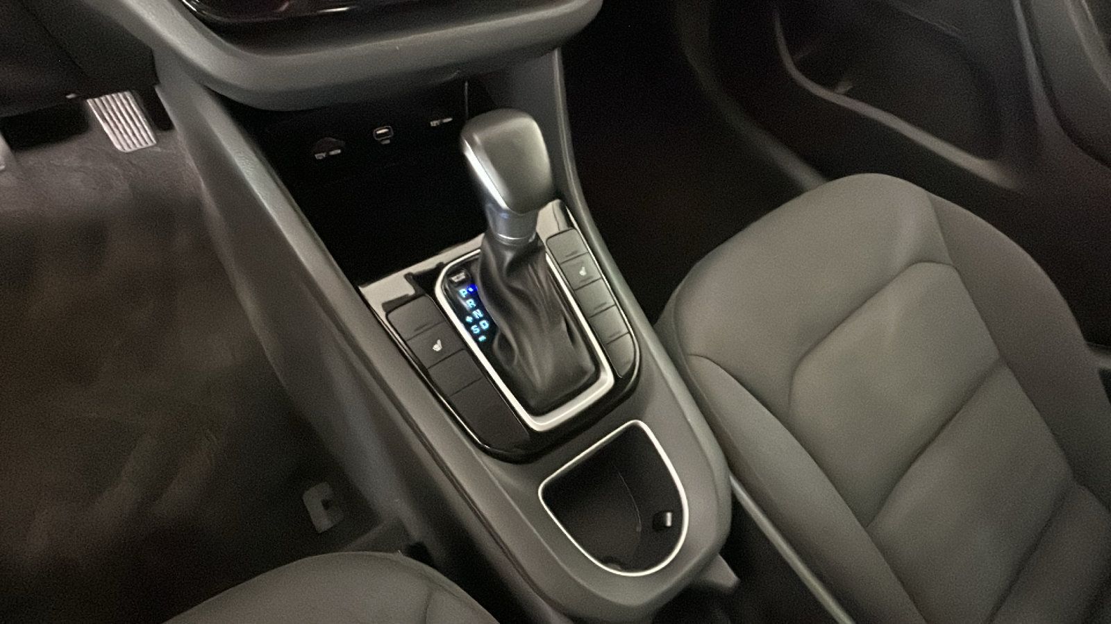 Used 2020 Hyundai Ioniq SE FWD image 24
