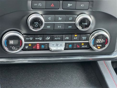 Used 2023 Ford Expedition Limited image 16