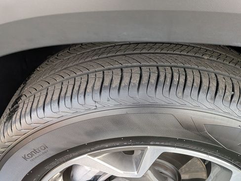 Used 2025 Chevrolet Trax LT w/ LT Convenience Package image 13