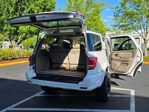 Used 2005 Toyota Sequoia SR5 AWD/4WD image 28