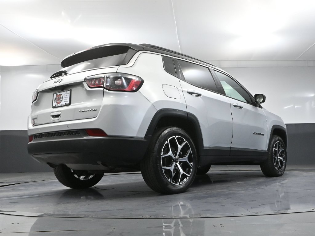 Used 2025 Jeep Compass Limited AWD/4WD image 43