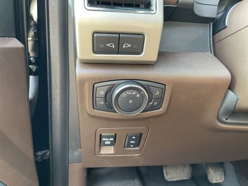 Used 2018 Ford F150 King Ranch w/ Equipment Group 601A Luxury image 18