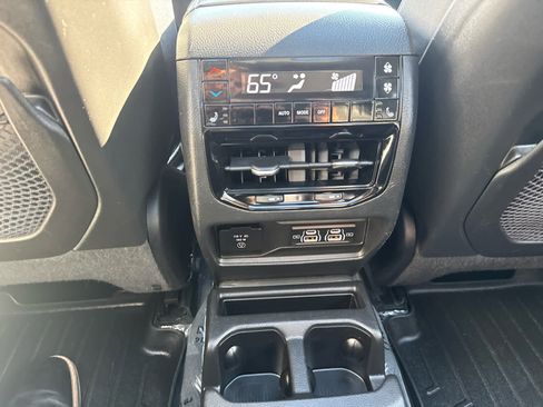 Used 2023 Jeep Grand Cherokee L Limited w/ Luxury Tech Group II AWD/4WD image 16