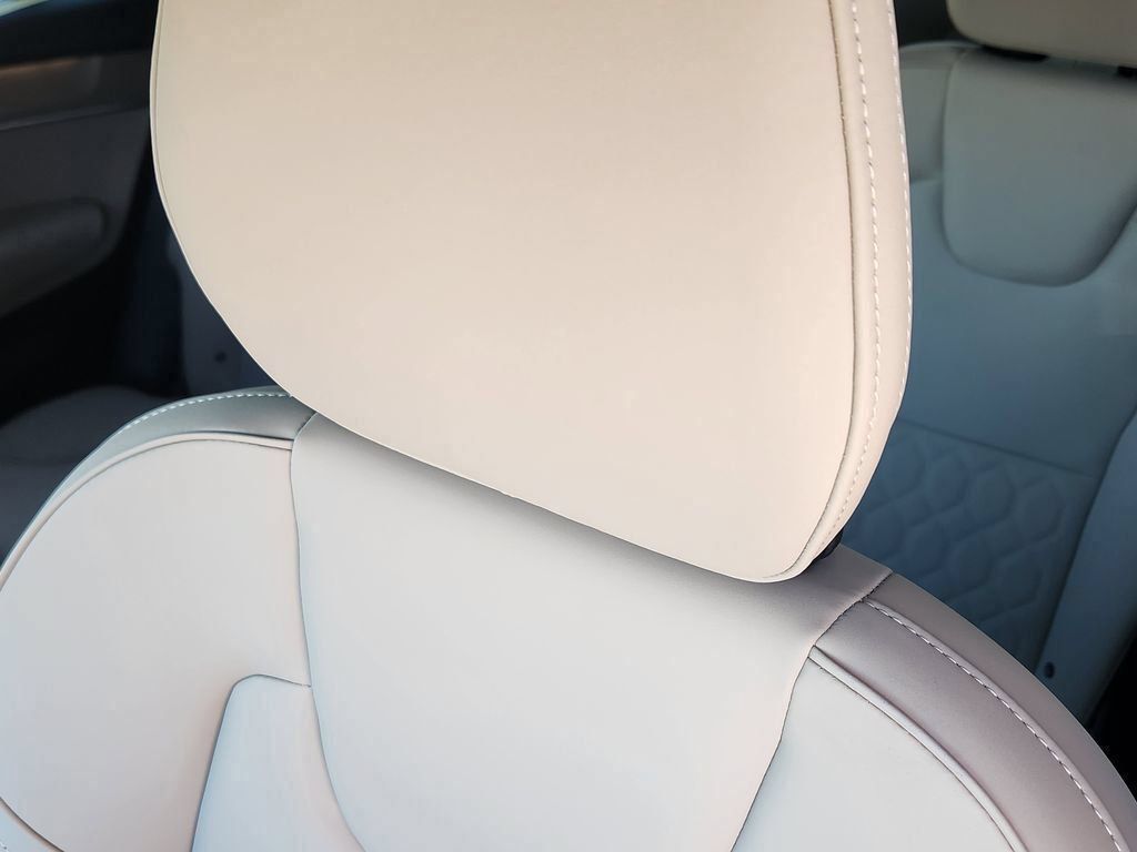 New 2026 Volvo XC90 T8 Plus w/ Protection Package Premier AWD/4WD image 6