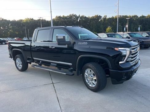Used 2024 Chevrolet Silverado 2500 High Country w/ Z71 Off-Road Package AWD/4WD image 13