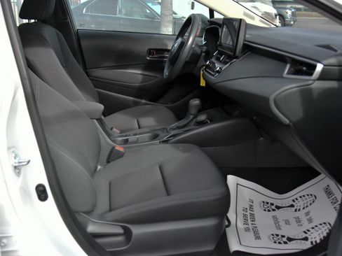 Used 2025 Toyota Corolla LE image 42