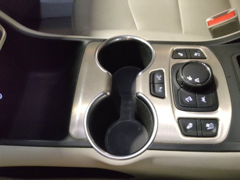 Used 2020 GMC Terrain Denali w/ Denali Premium Package FWD image 26