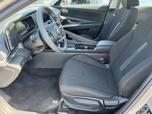 Used 2025 Hyundai Elantra Hybrid FWD image 25