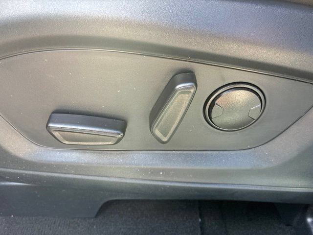 Used 2025 Ford Explorer Active w/ Active Comfort Package RWD image 18