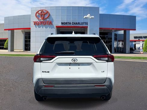 Used 2021 Toyota RAV4 LE FWD image 6