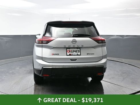 Used 2024 Nissan Rogue SV image 14