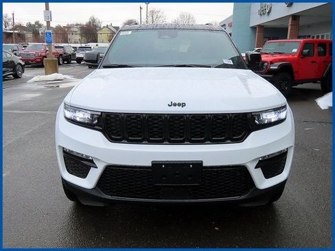 New 2025 Jeep Grand Cherokee Limited image 3