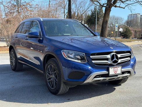 Used 2018 Mercedes-Benz GLC 300 4MATIC image 4