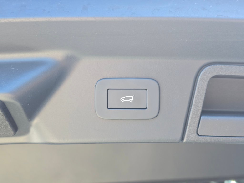 Certified 2025 Land Rover Range Rover Velar Dynamic SE AWD/4WD image 13