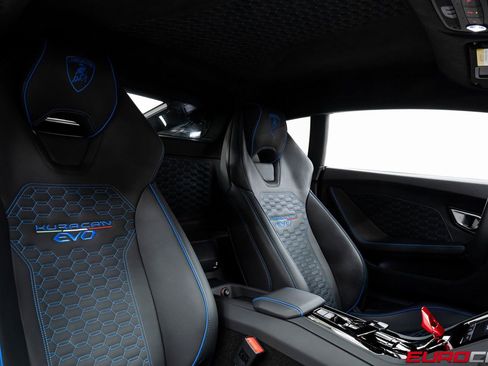Used 2023 Lamborghini Huracan EVO RWD image 33