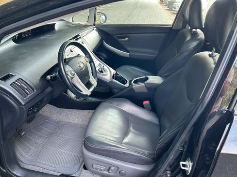 Used 2013 Toyota Prius Four w/ Deluxe Solar Roof Pkg FWD image 9