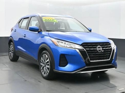 Used 2024 Nissan Kicks SV image 2