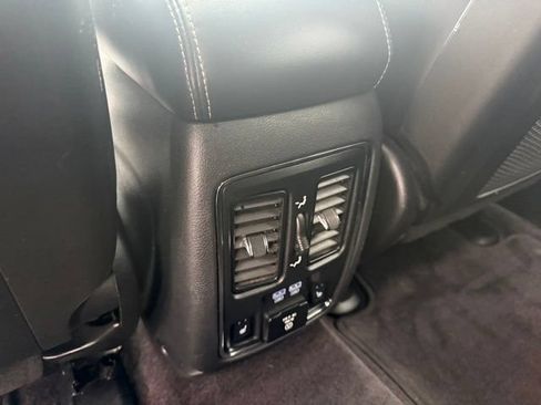 Used 2017 Jeep Grand Cherokee Limited AWD/4WD image 19