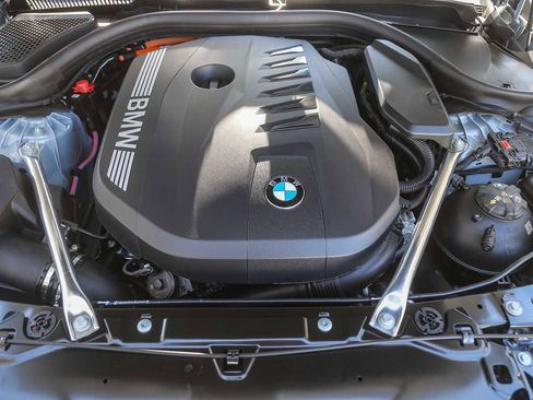 New 2026 BMW 550e xDrive w/ Premium Package image 23