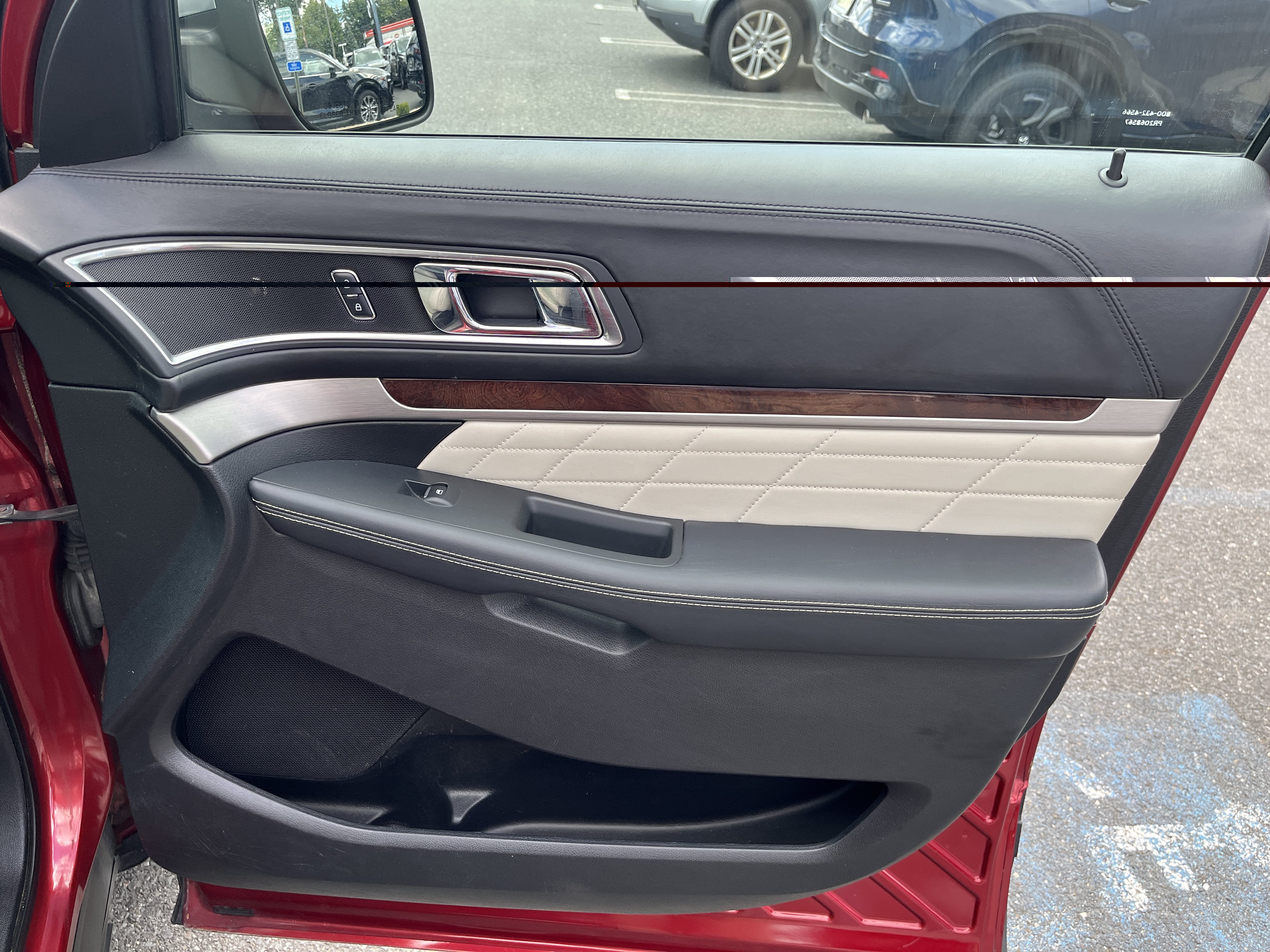 Used 2016 Ford Explorer Platinum AWD/4WD image 41