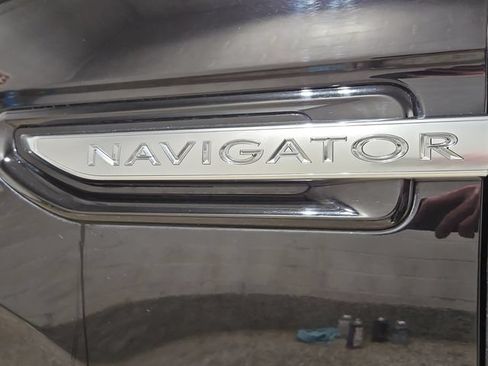 Used 2018 Lincoln Navigator L Reserve w/ Technology Package AWD/4WD image 29