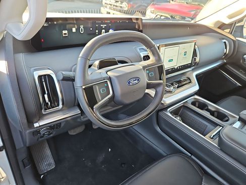 Used 2025 Ford Expedition Max Platinum image 17