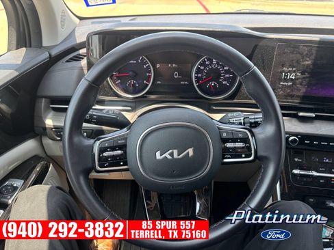 Used 2024 Kia Carnival EX FWD image 13