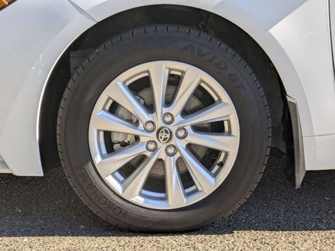 Used 2025 Toyota Corolla XLE image 9