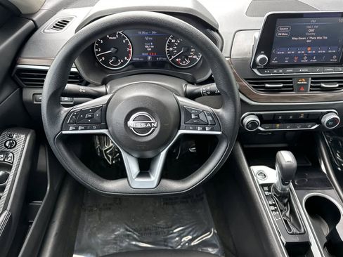 Used 2024 Nissan Altima 2.5 SV FWD image 14