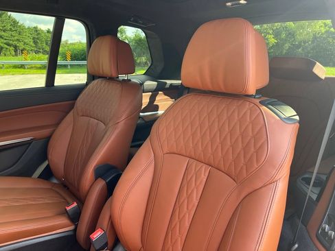 Used 2025 BMW X7 M60i AWD/4WD image 25