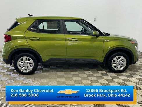Used 2022 Hyundai Venue SE FWD image 4