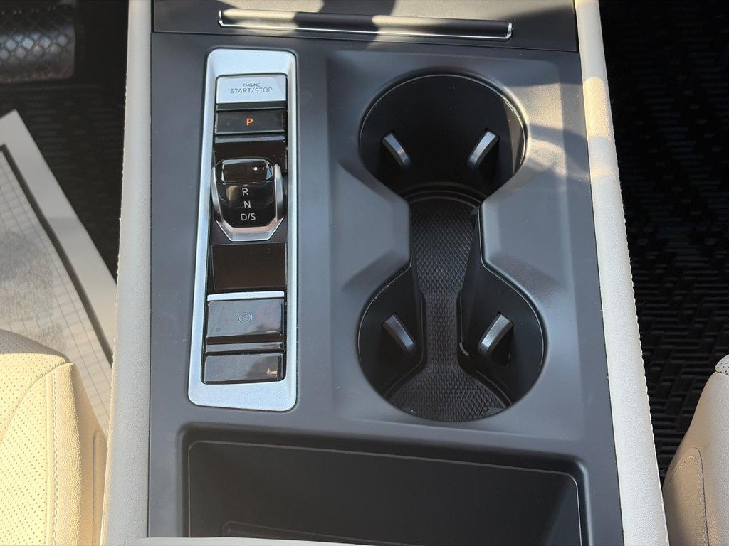 Used 2024 Volkswagen Atlas SE FWD image 15
