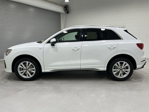Used 2025 Audi Q3 2.0T Premium image 5