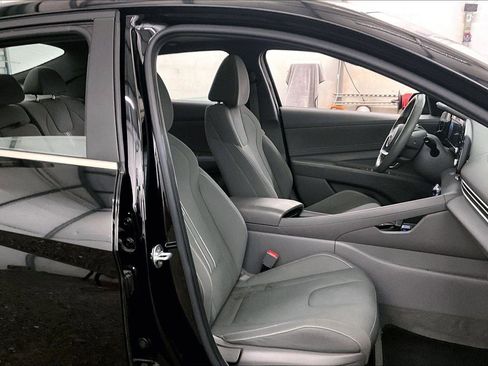 Used 2022 Hyundai Elantra SEL w/ Convenience + Premium Package image 7