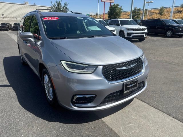 Used 2021 Chrysler Pacifica Touring-L FWD image 8