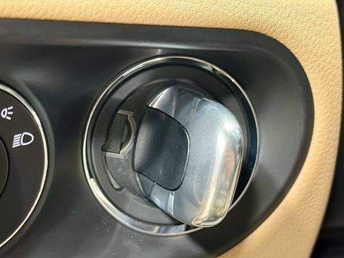 Used 2025 Porsche Macan image 36