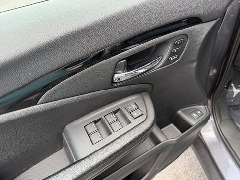 Used 2016 Honda Pilot Touring image 11