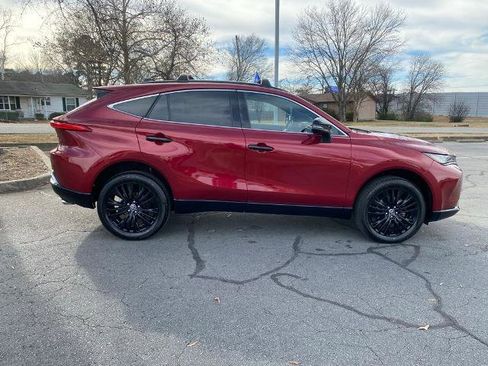 Used 2023 Toyota Venza Nightshade image 8