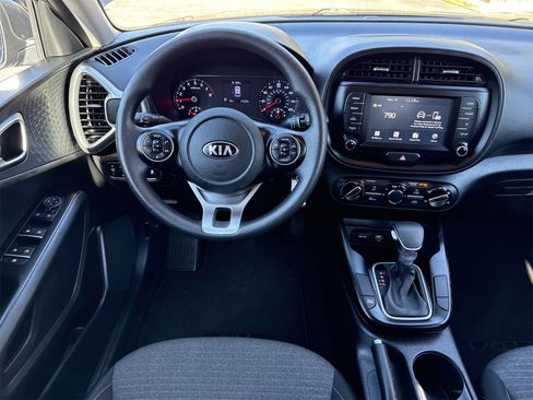 Used 2020 Kia Soul S image 11