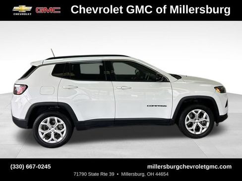 Used 2024 Jeep Compass Latitude AWD/4WD image 3