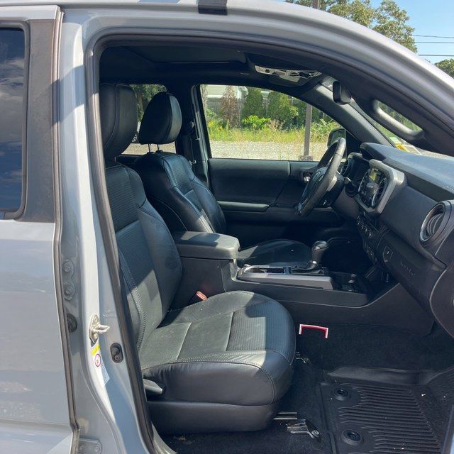 Used 2019 Toyota Tacoma TRD Off-Road AWD/4WD image 12